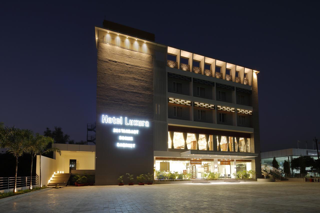 Hotel Luxura Godhra Exterior foto